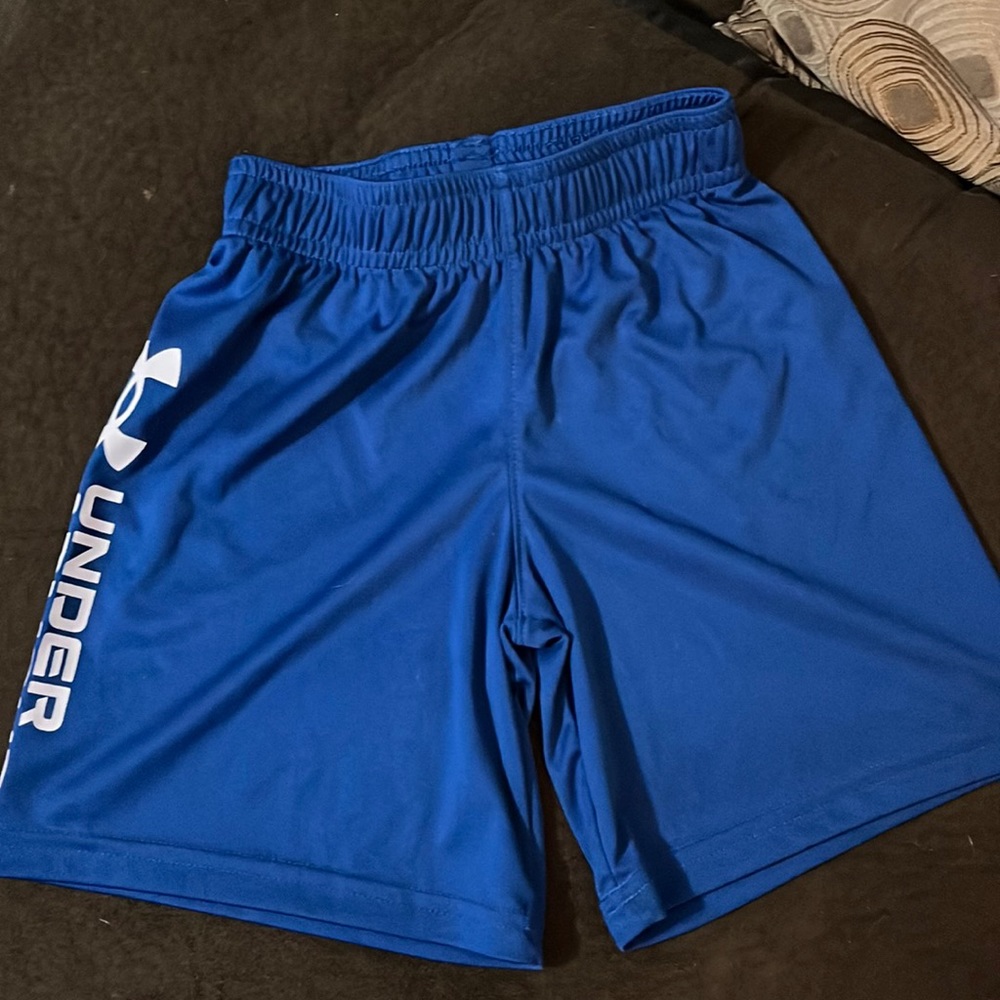 Boys size 6 under armour shorts
